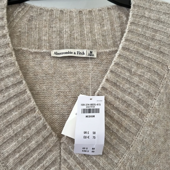Abercrombie Cozy Beige V-Neck Sweater NWT - Picture 2 of 4